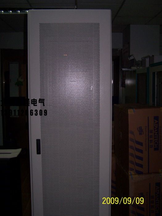 XC加寬服務(wù)器機(jī)柜。3.jpg